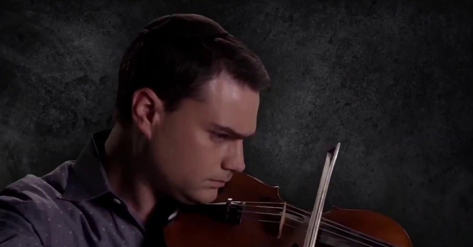 Ben shaprio plays violin