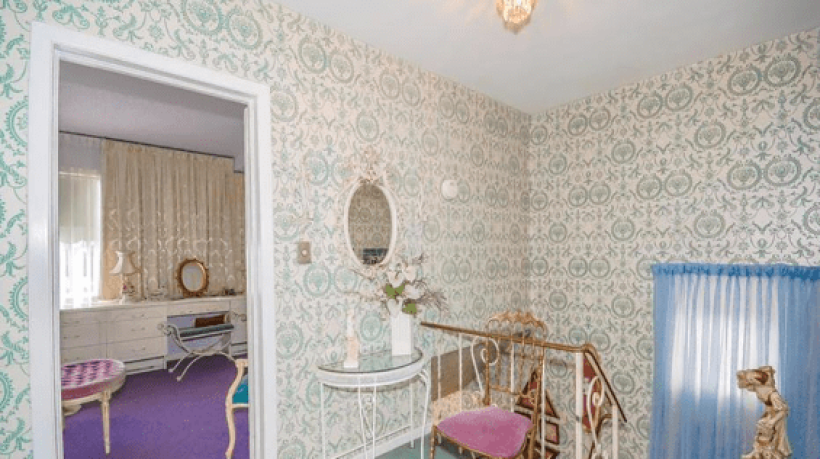 The new hot, fashion furniture trend is a Vintage Style Sofa