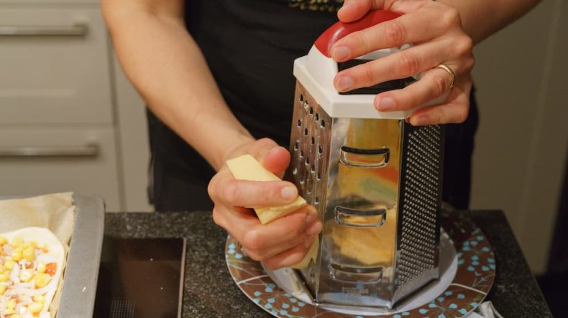 What Jewelry Can Food Handlers Wear While Working