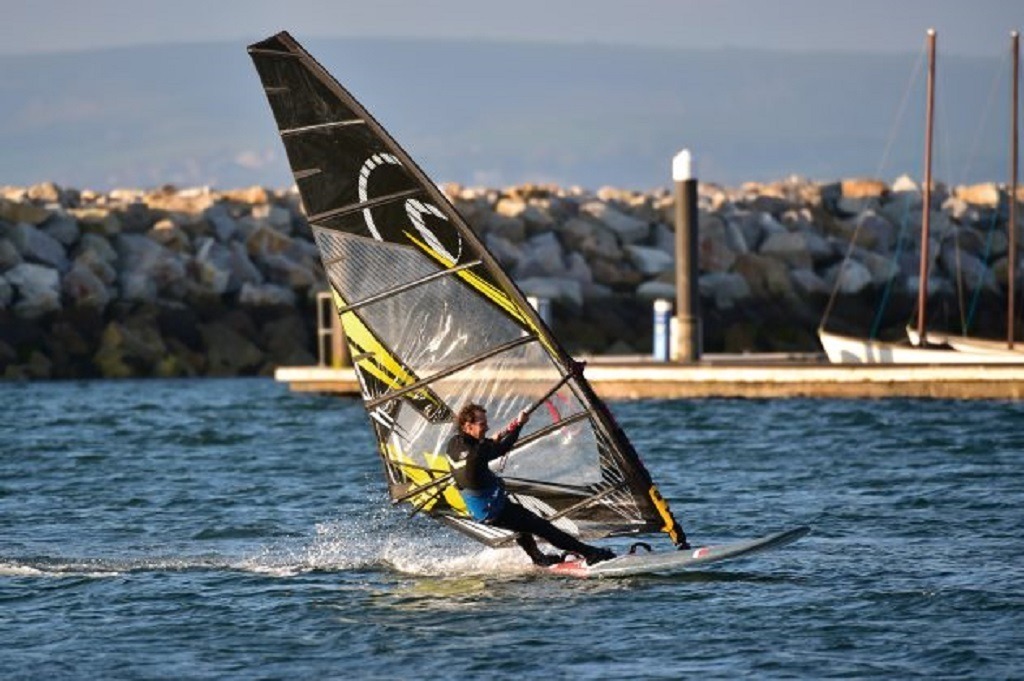 Sailboarding vs Windsurfing at a Glance