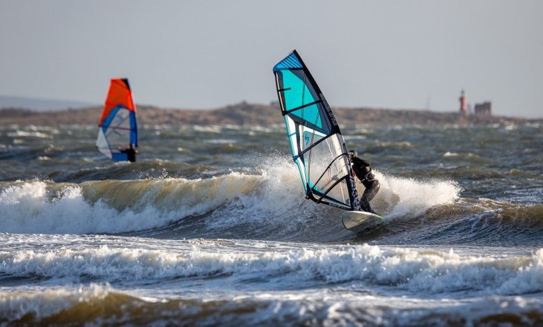 Sailboarding vs Windsurfing