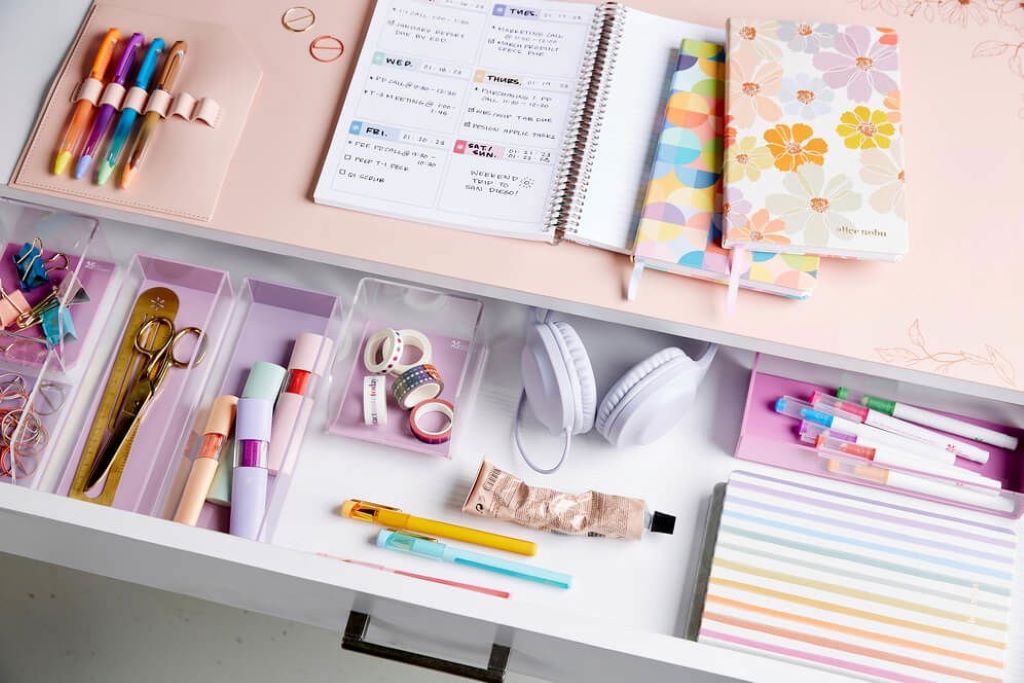 How to organize stationery at home