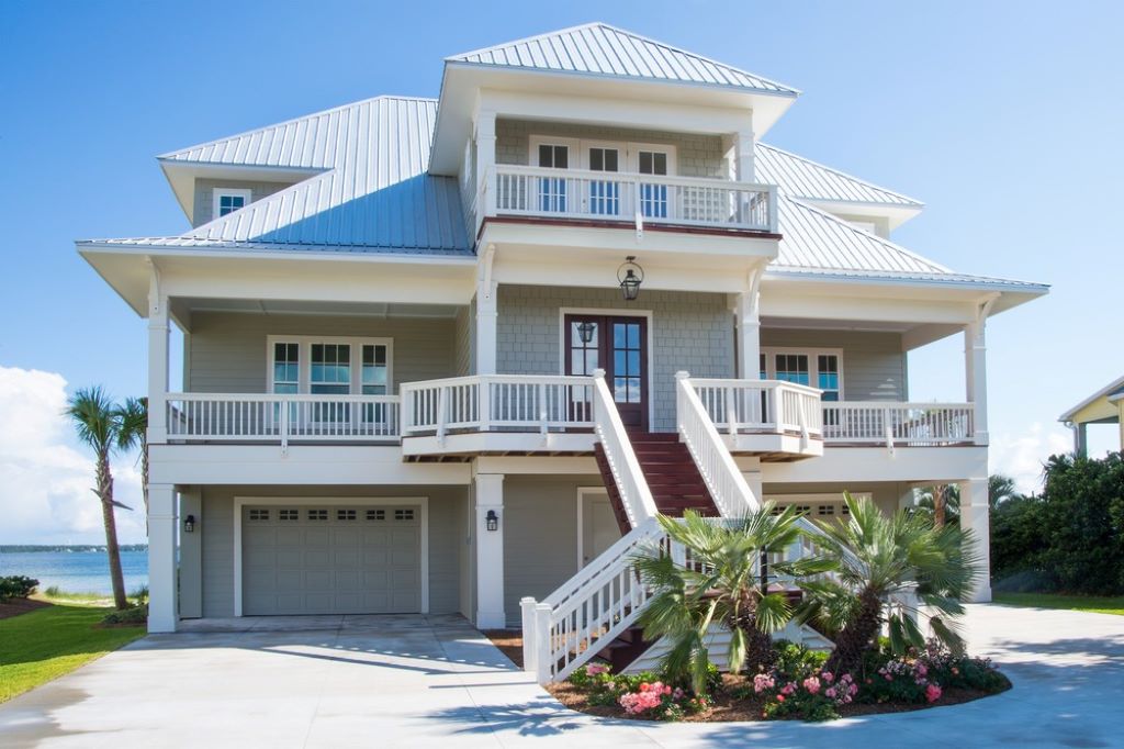 How long do modern metal roofs last in Jacksonville?