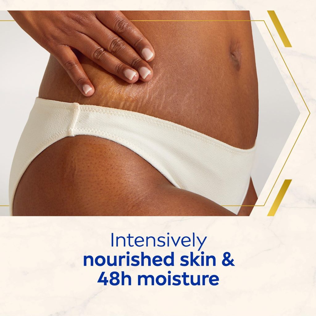 How to Use Vaseline to Clear Stretch Marks